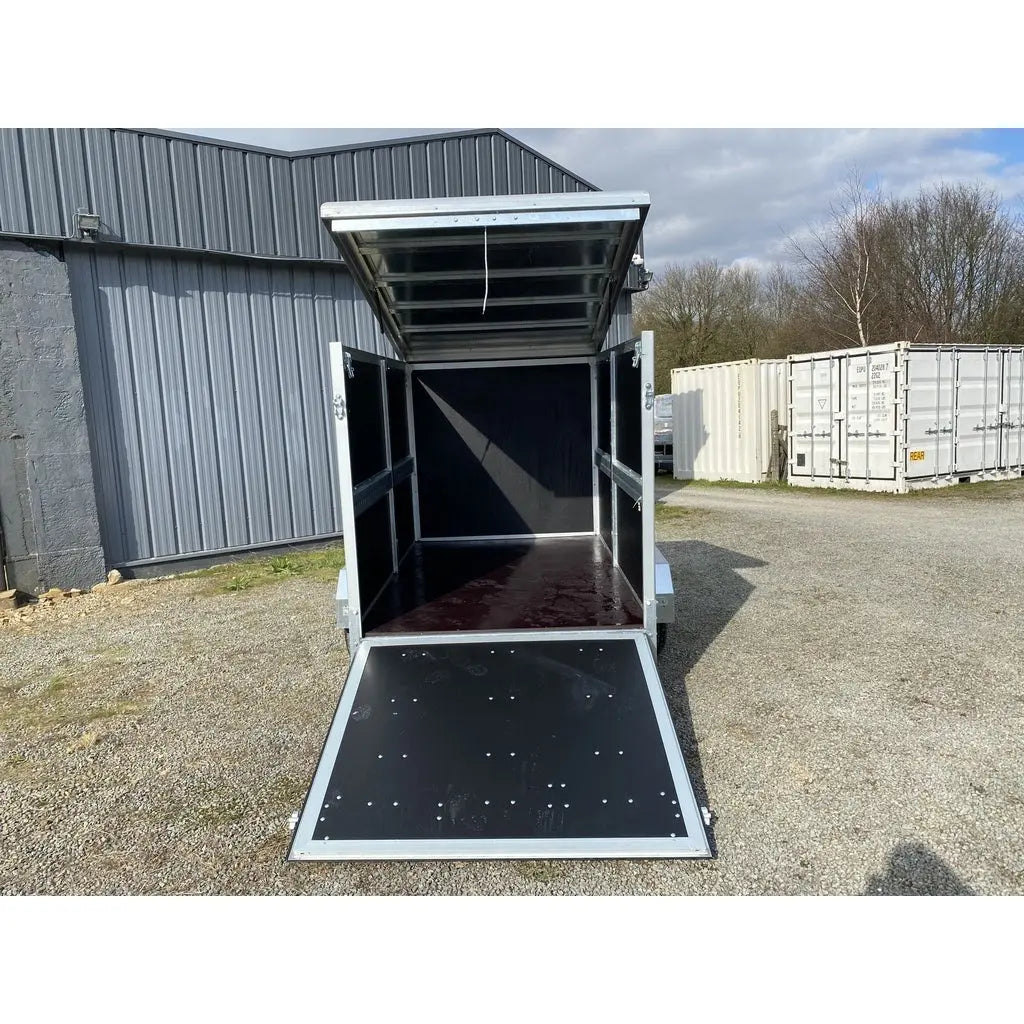 Reboque Furgoneta JALON JCC750 com capacidade de 750 kg MMA