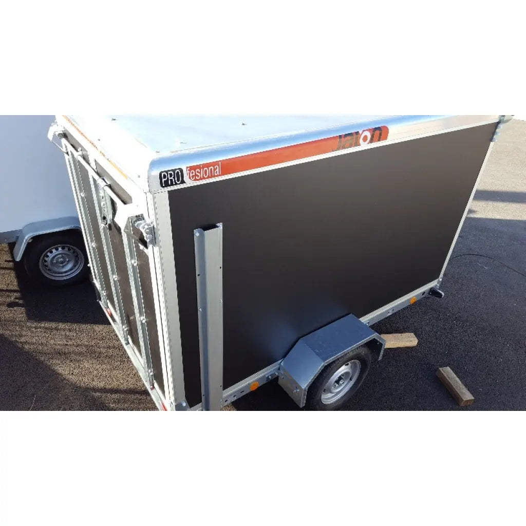 Reboque tipo furgão B09002 de grande capacidade com 750 kg de MMA.