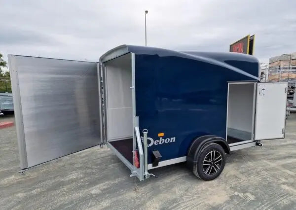Carroçaria Debón Cargo 1300 em poliéster azul com porta lateral nova