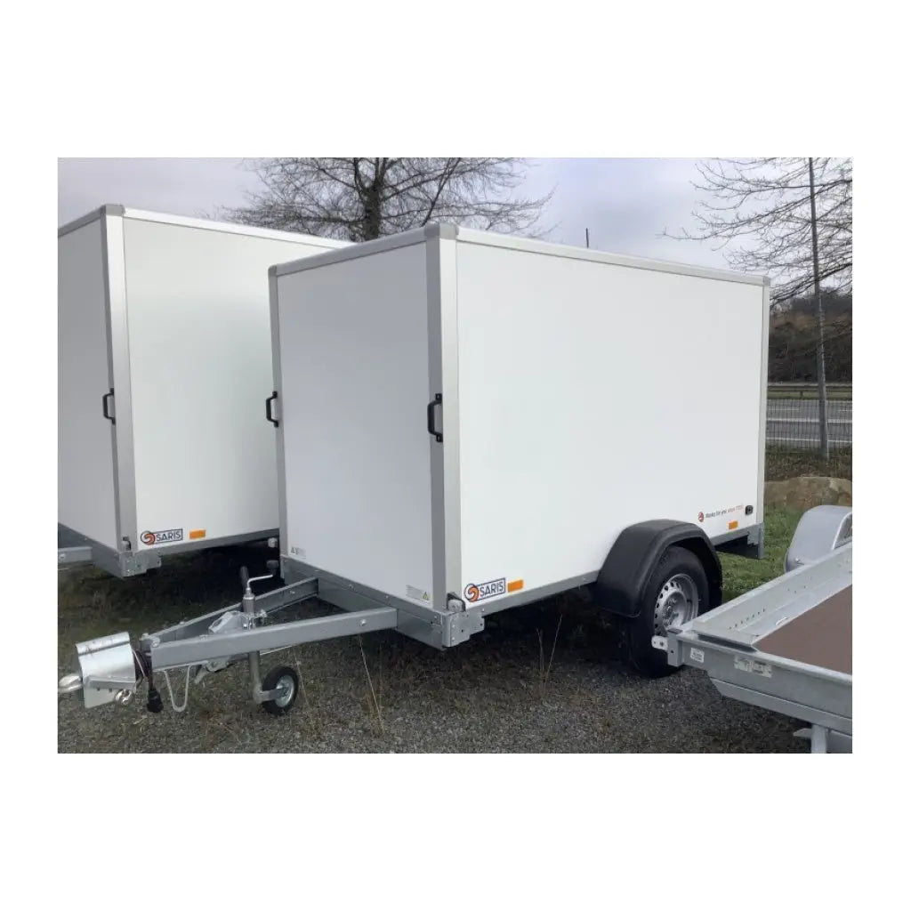 Reboque SARIS Furgão DV135 com MMA de 1350 kg – Amplo e robusto.